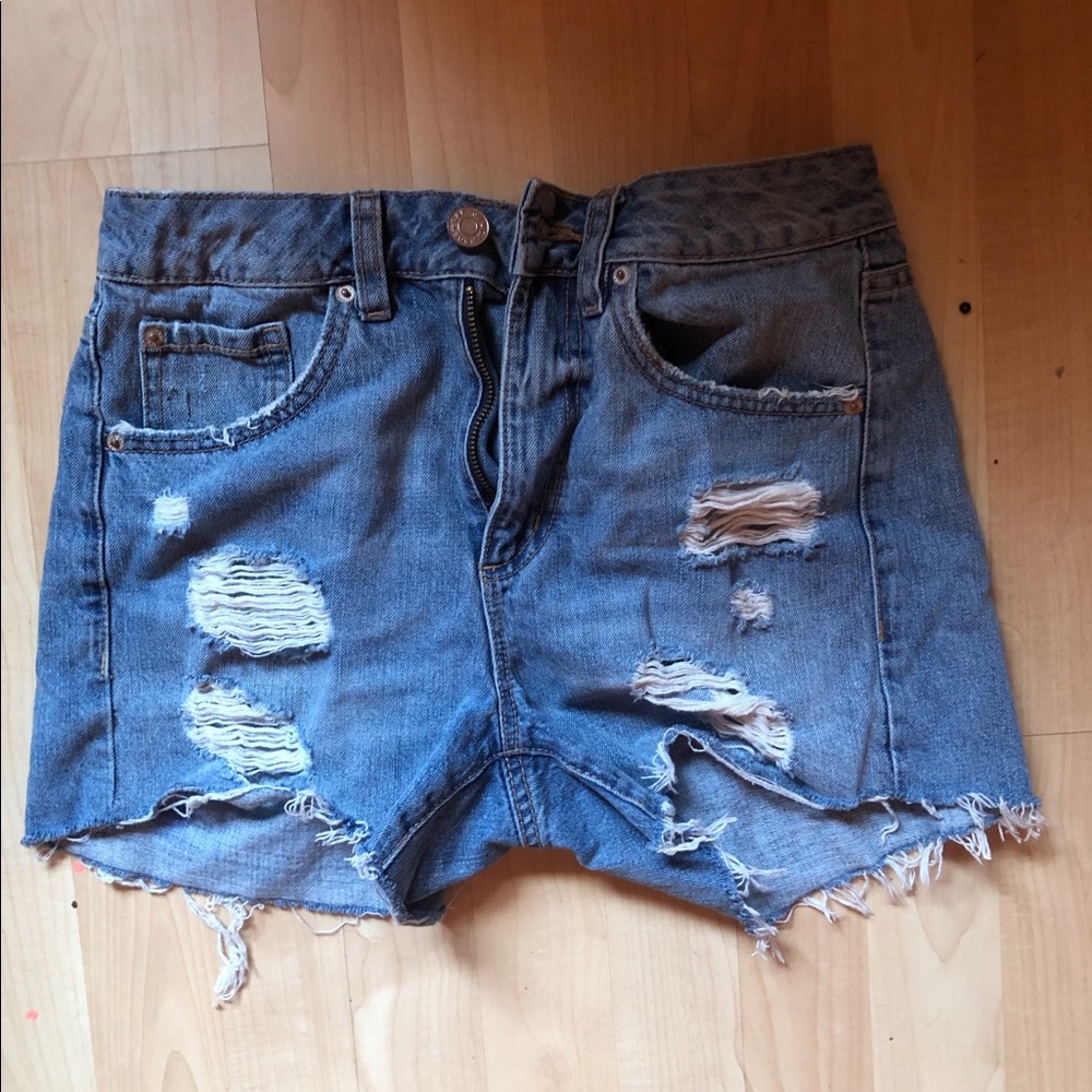 Cute ripped denim shorts
